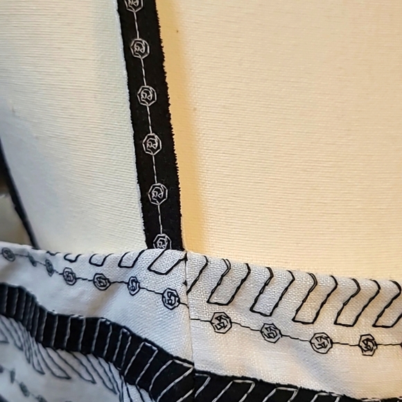 New Jones of New York 100% linen black and white embroidered dress. Size 8. - Picture 2 of 5